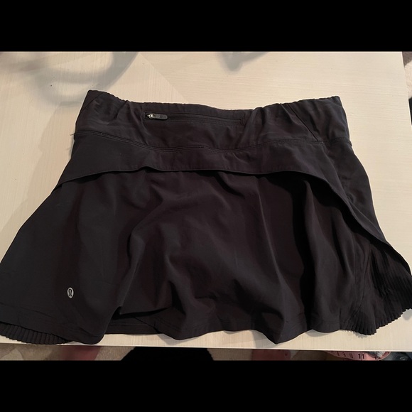 Lululemon black play off the pleats skirt size 6 - Picture 2 of 4